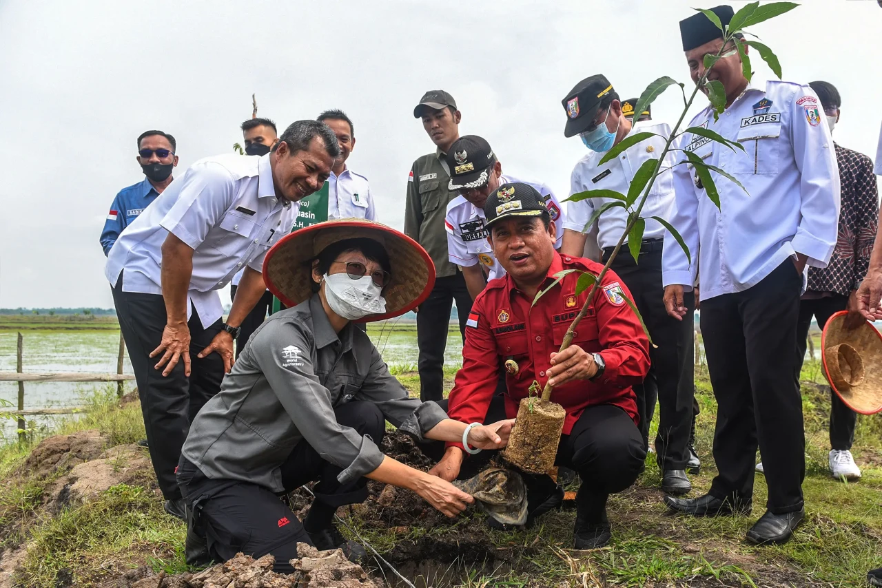 Petani Kembangkan Mina...