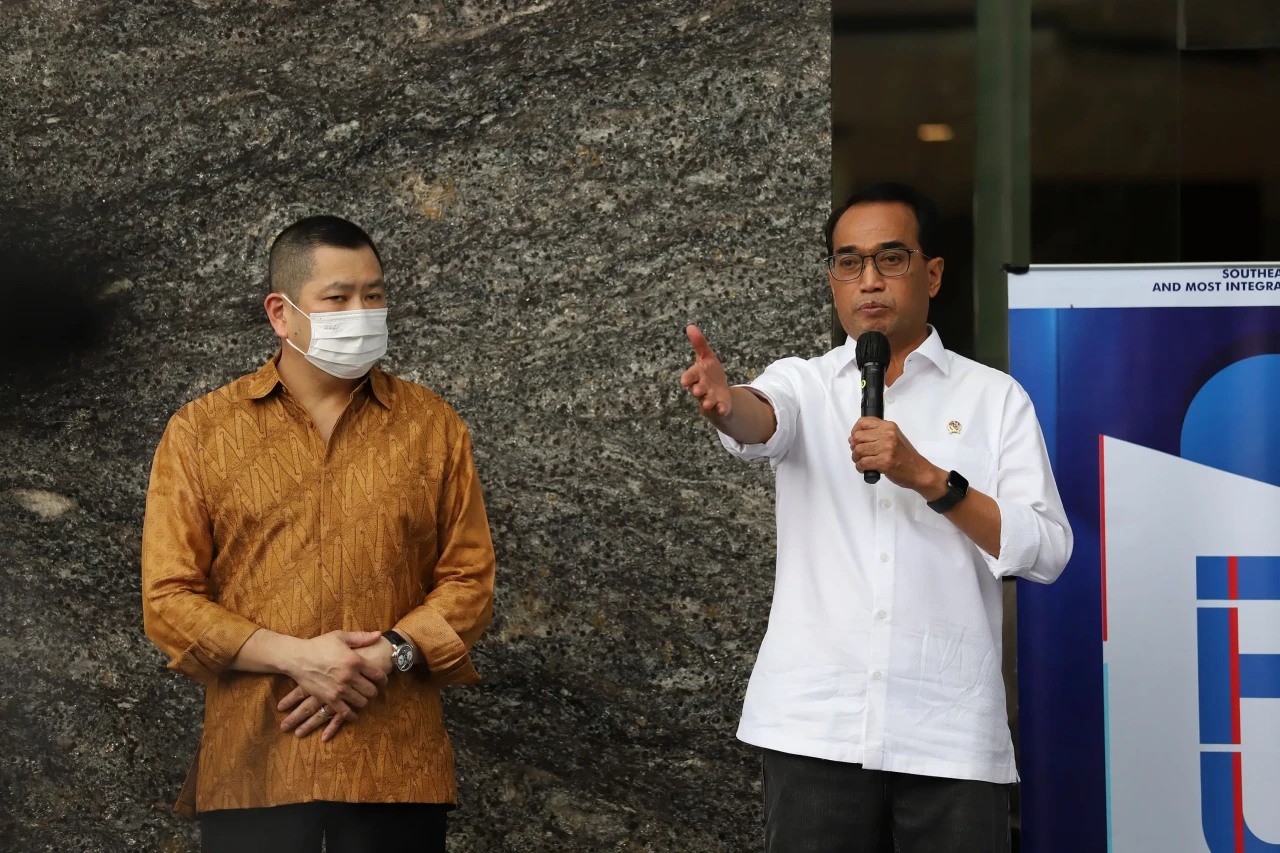 Hary Tanoesoedibjo Lepas...