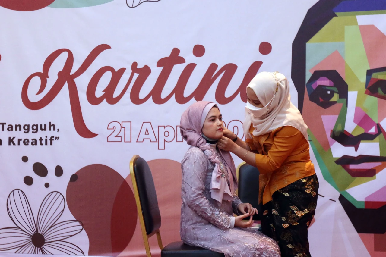 Melihat Keseruan Karyawan...