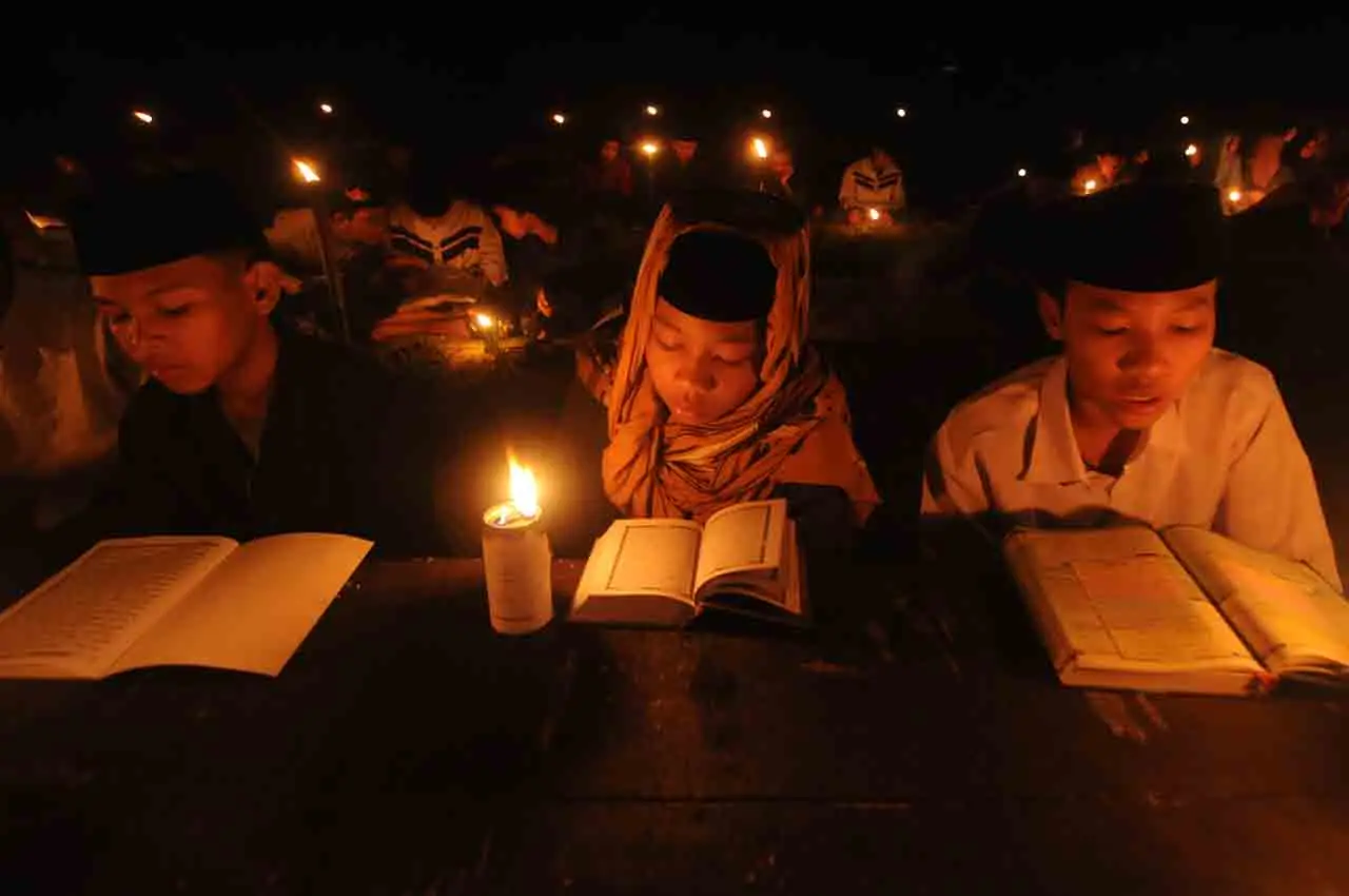 Santri Mengaji Malam...