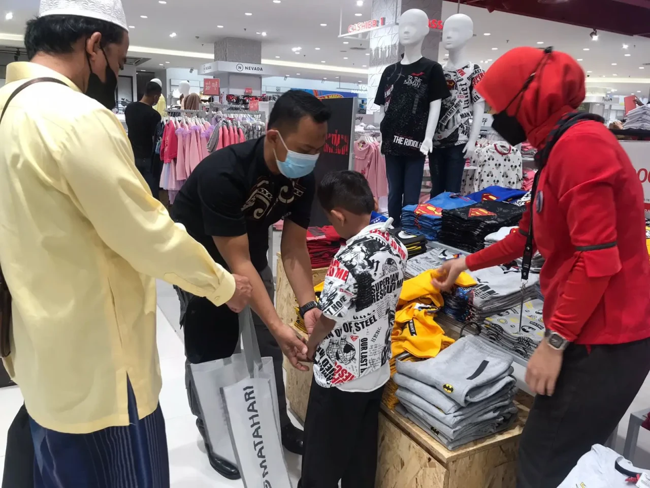 Supermal Karawaci Gelar...