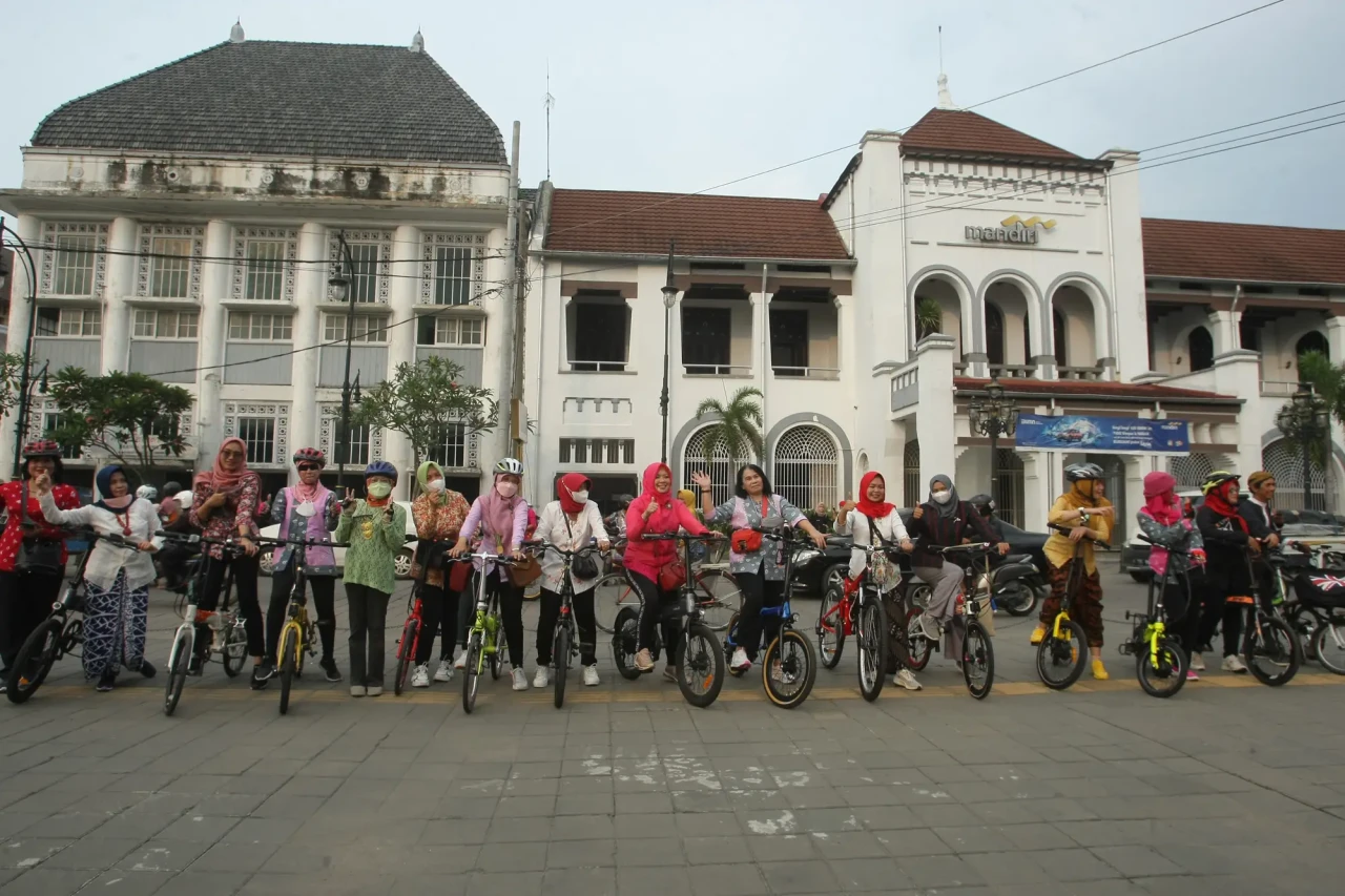 Komunitas Diajeng Gowes...