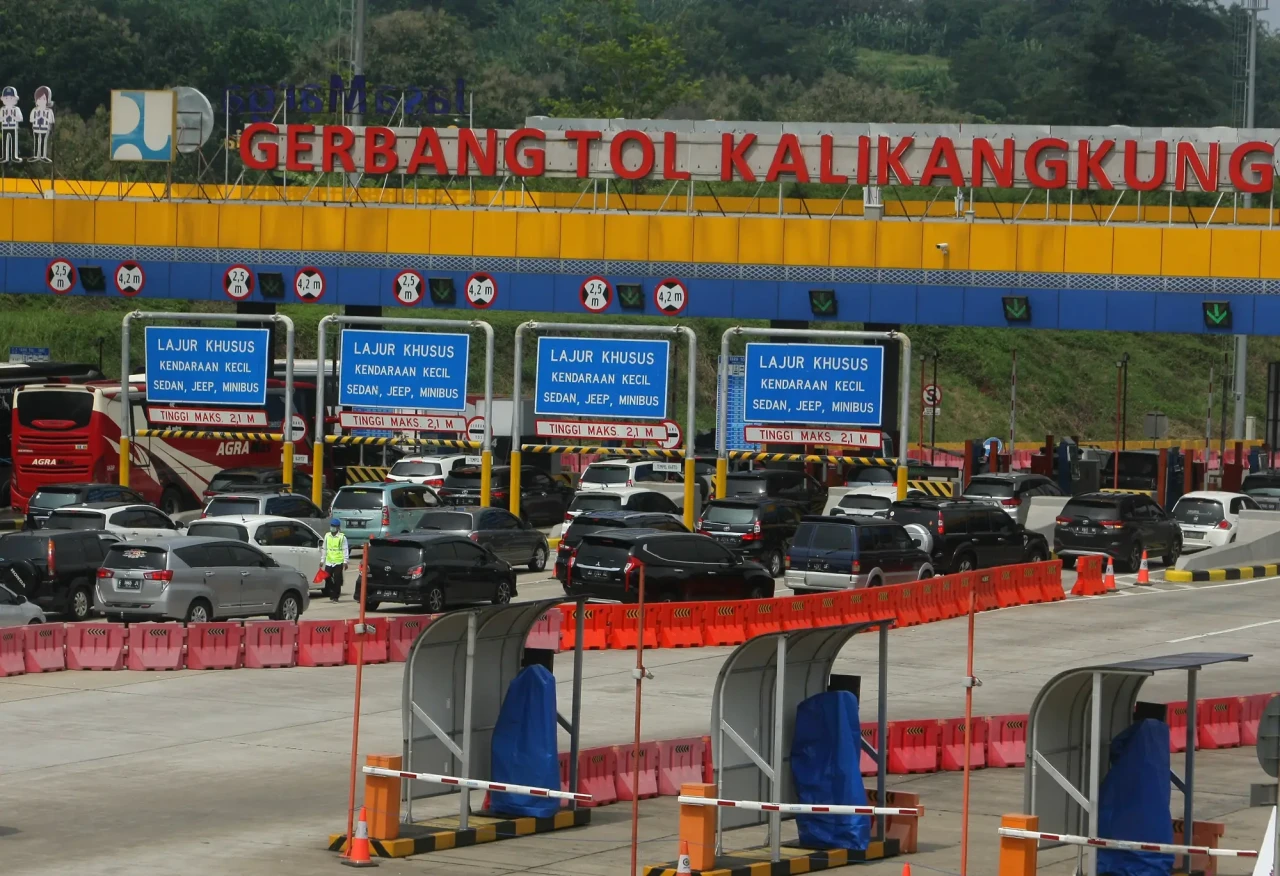 Antrean Kendaraan Pemudik...