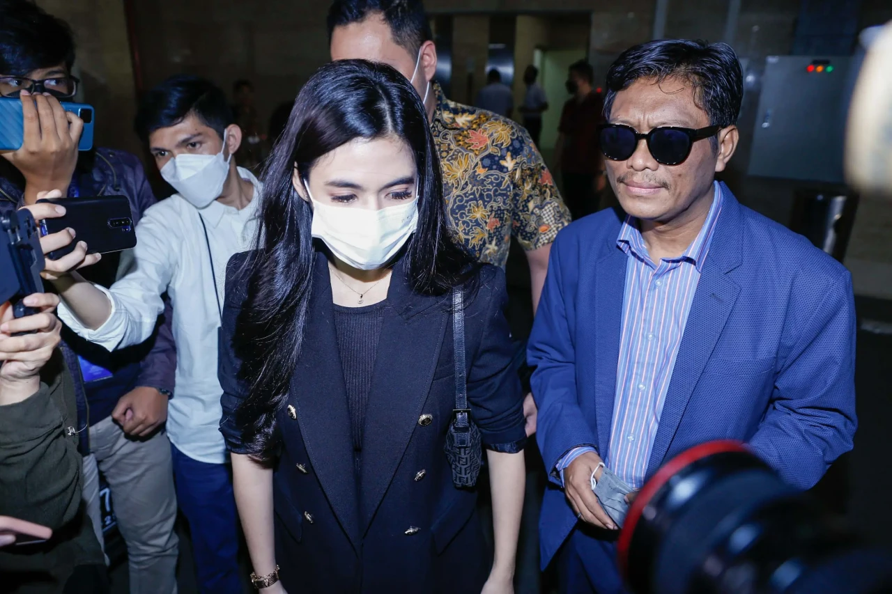 DJ Una Penuhi Panggilan...