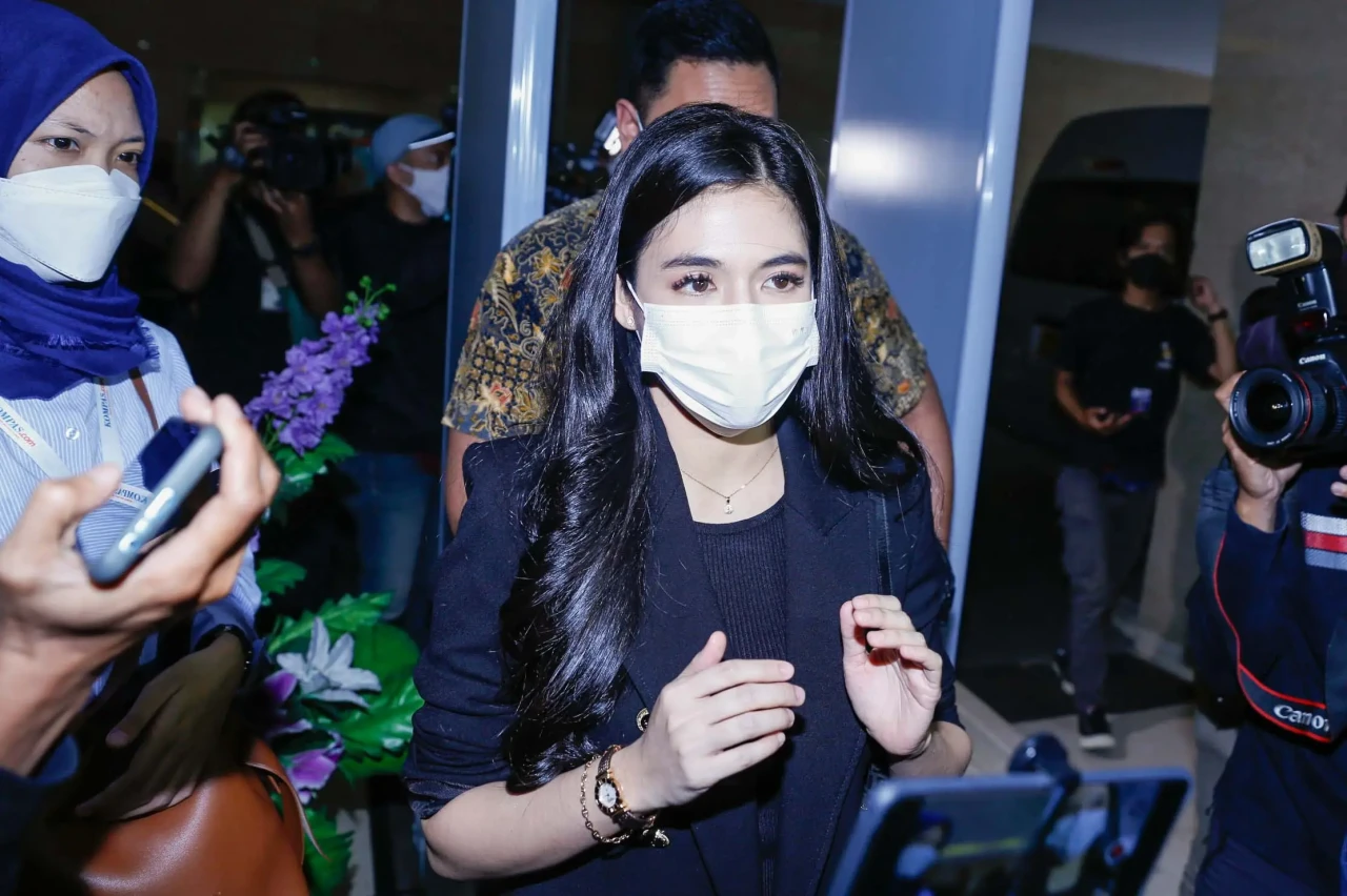 DJ Una Penuhi Panggilan...