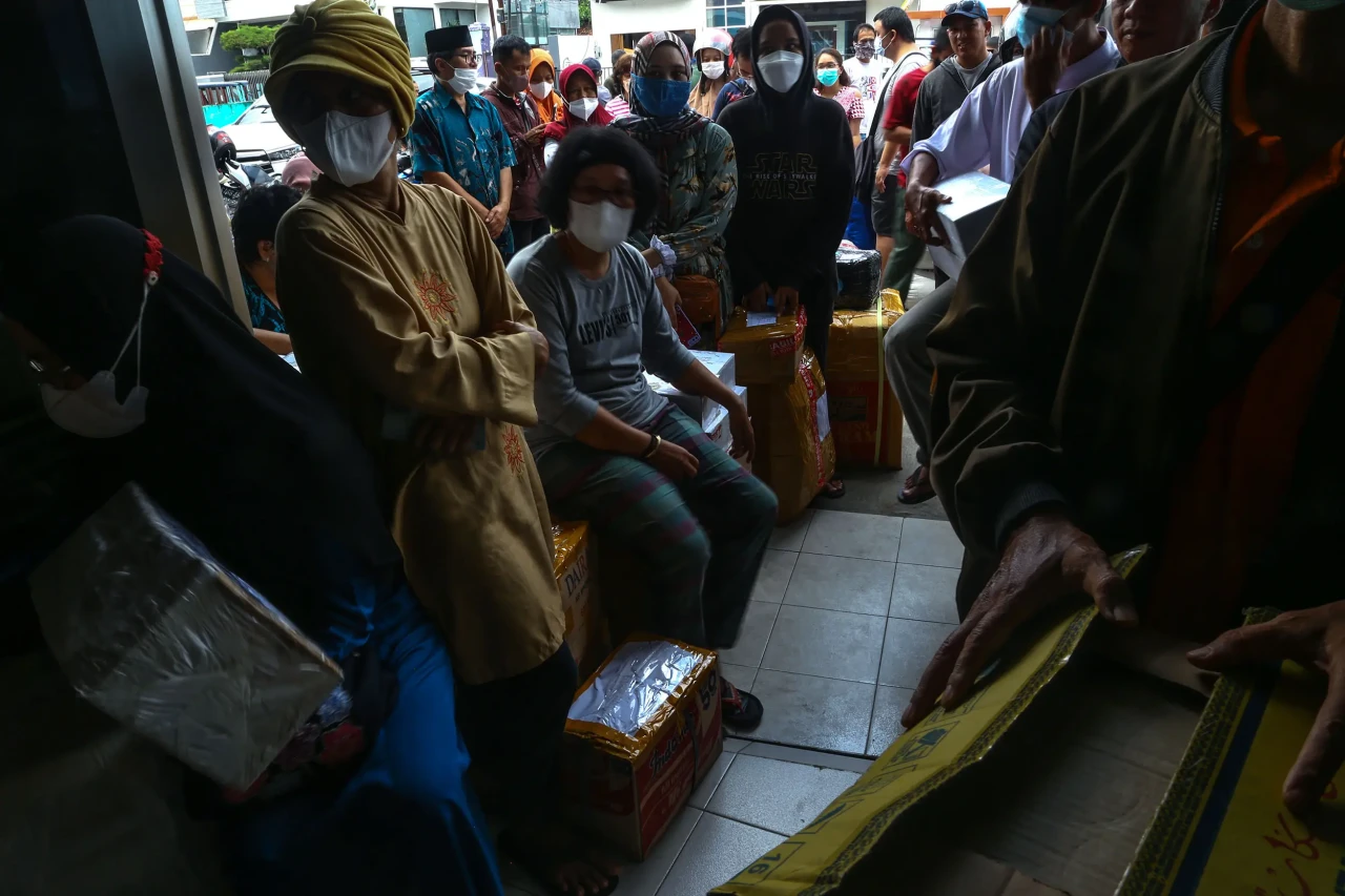 Jelang Lebaran Pengiriman...