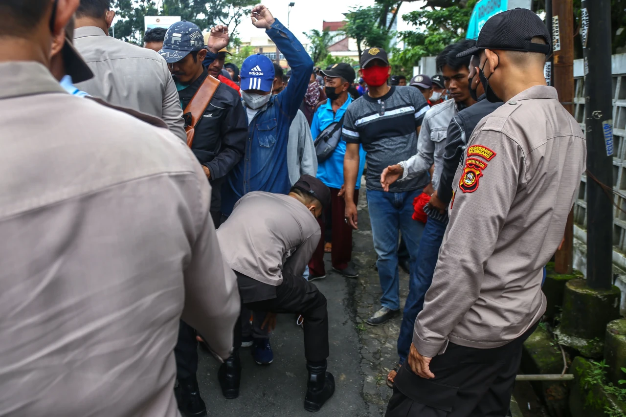 Buruh PT Bumi Rambang...