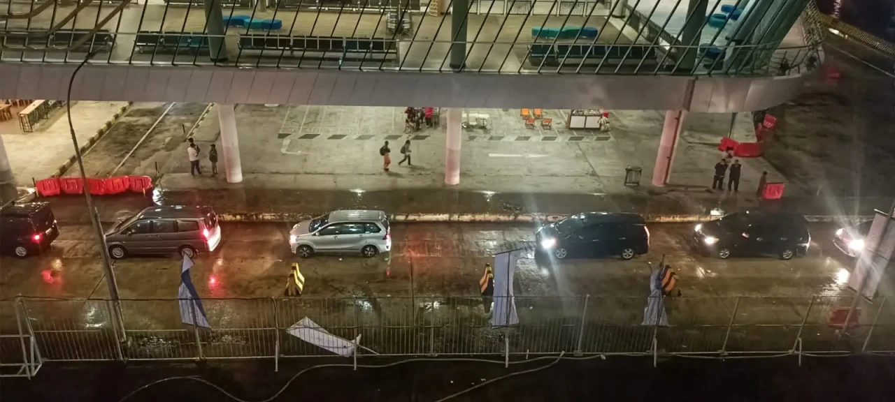Ribuan Kendaraan Padati...
