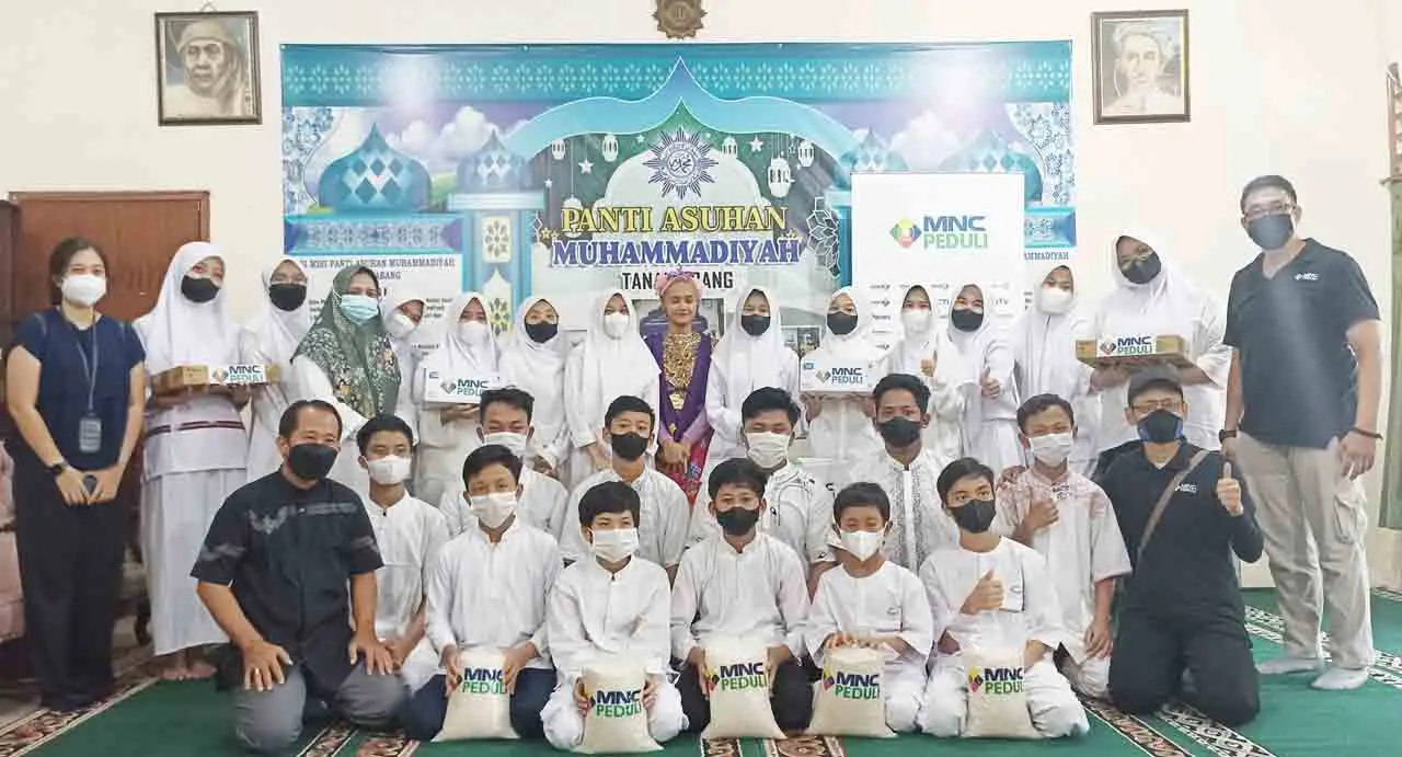 MNC Peduli Serahkan...