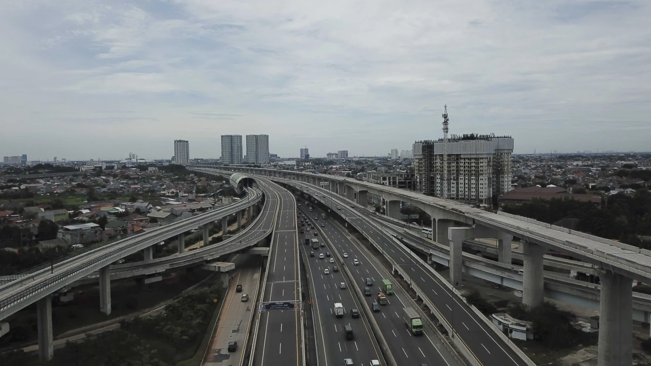 Jalan Tol Layang MBZ...