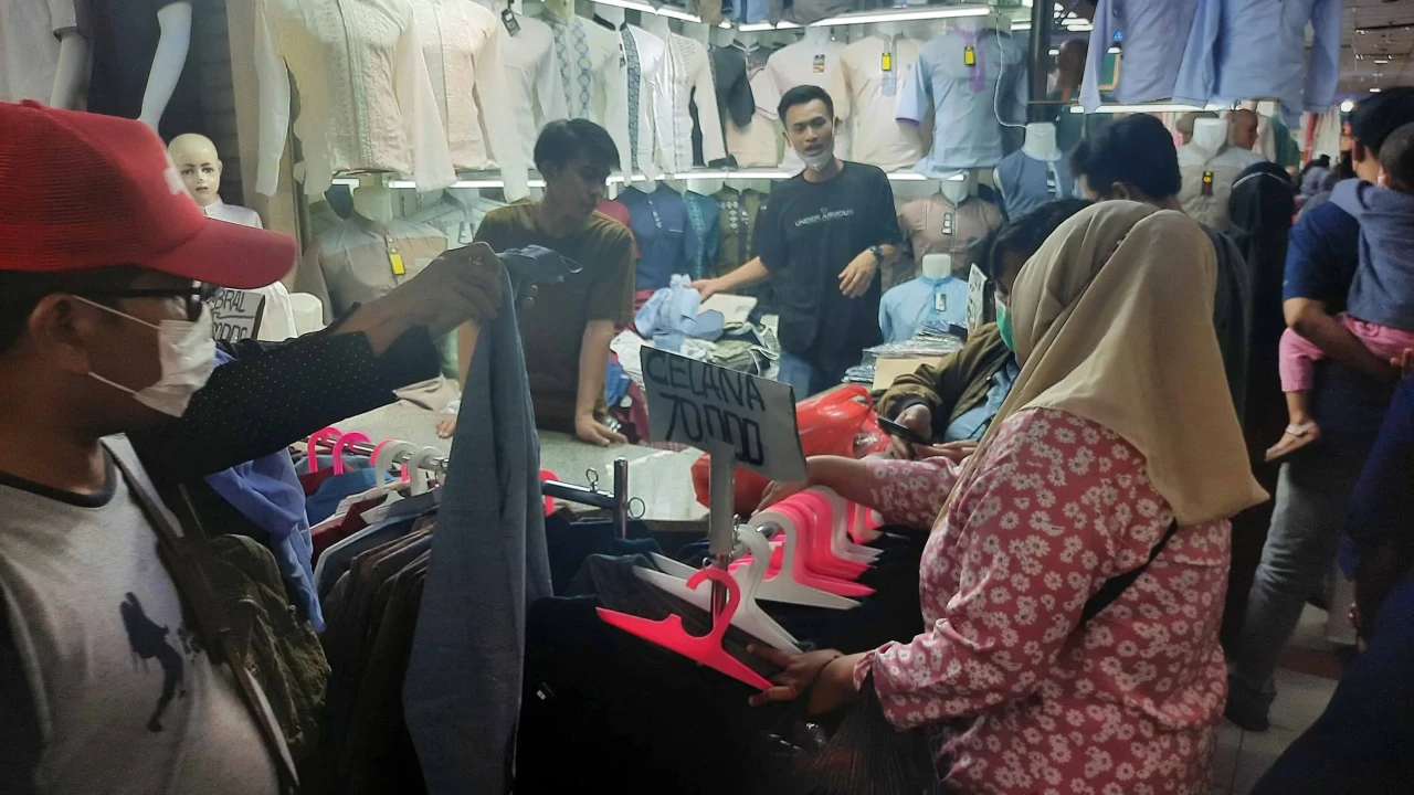 Pasar Tanah Abang Mulai...