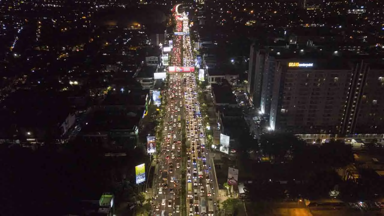 Kendaraan Pemudik Padati...
