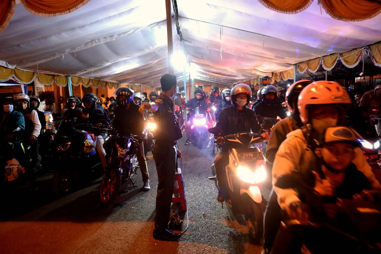 Ribuan Kendaraan Pemudik...