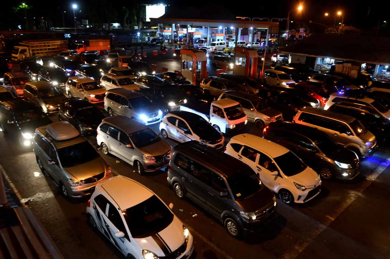 Ribuan Kendaraan Pemudik...