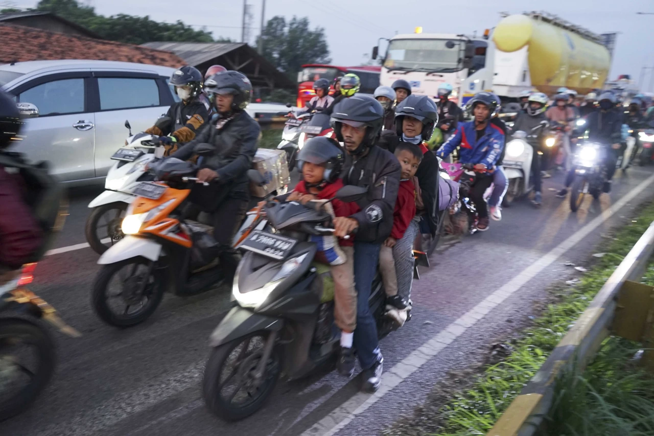 Potret Tangguh Pemudik...