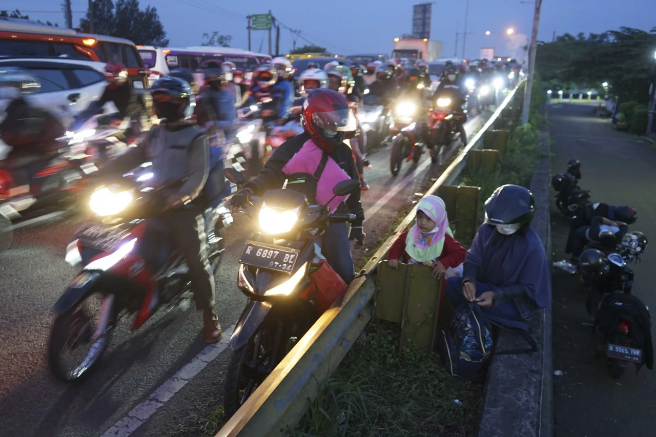 Potret Tangguh Pemudik...