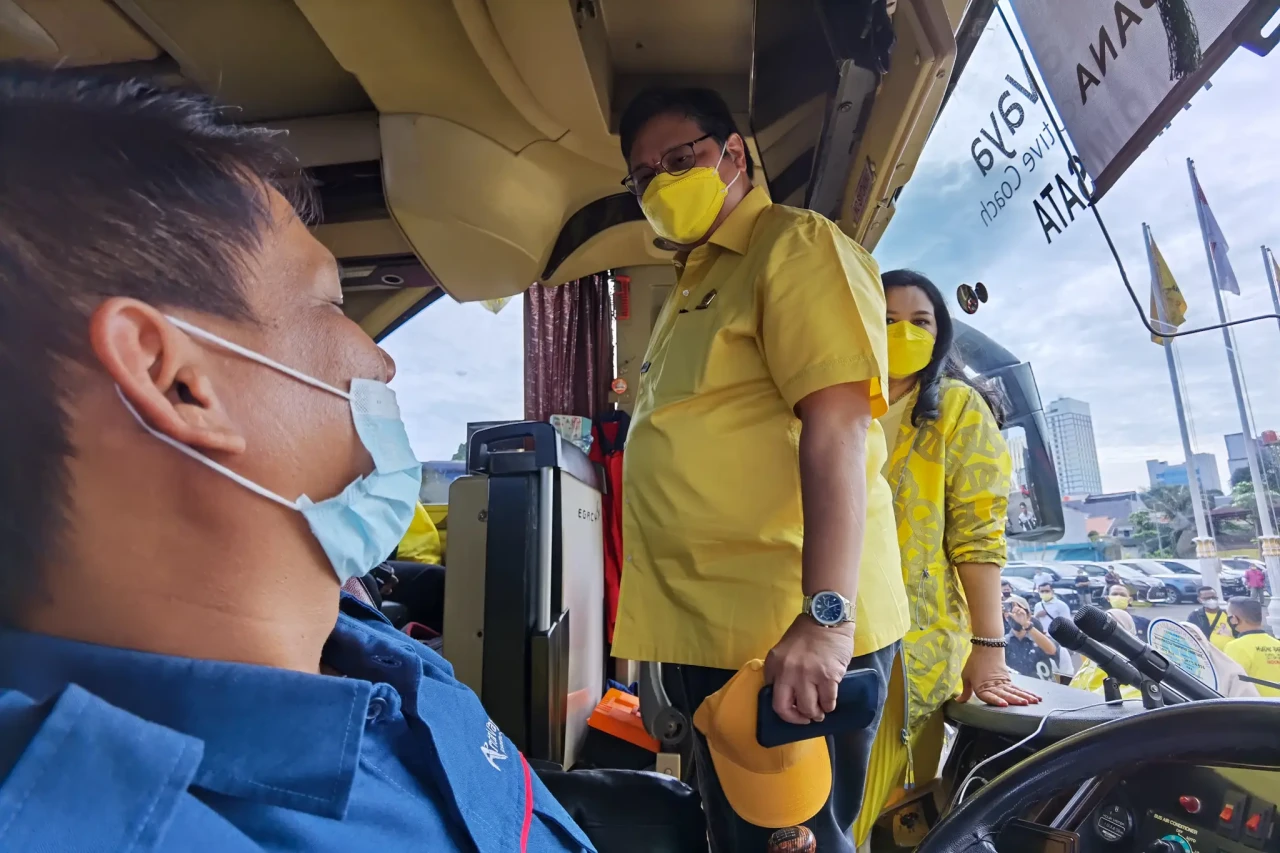 Airlangga Hartarto Lepas...