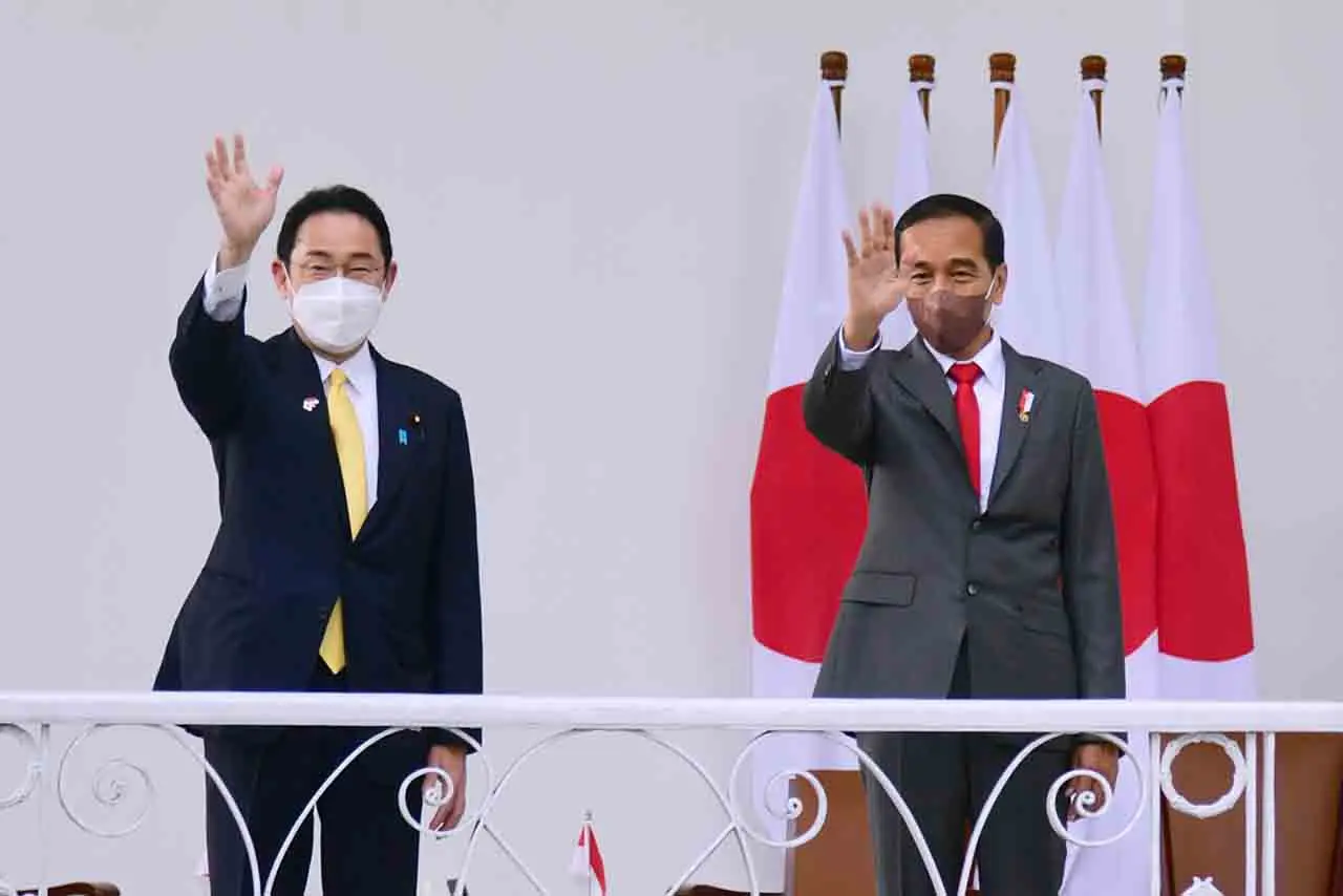 Presiden Jokowi Menerima...