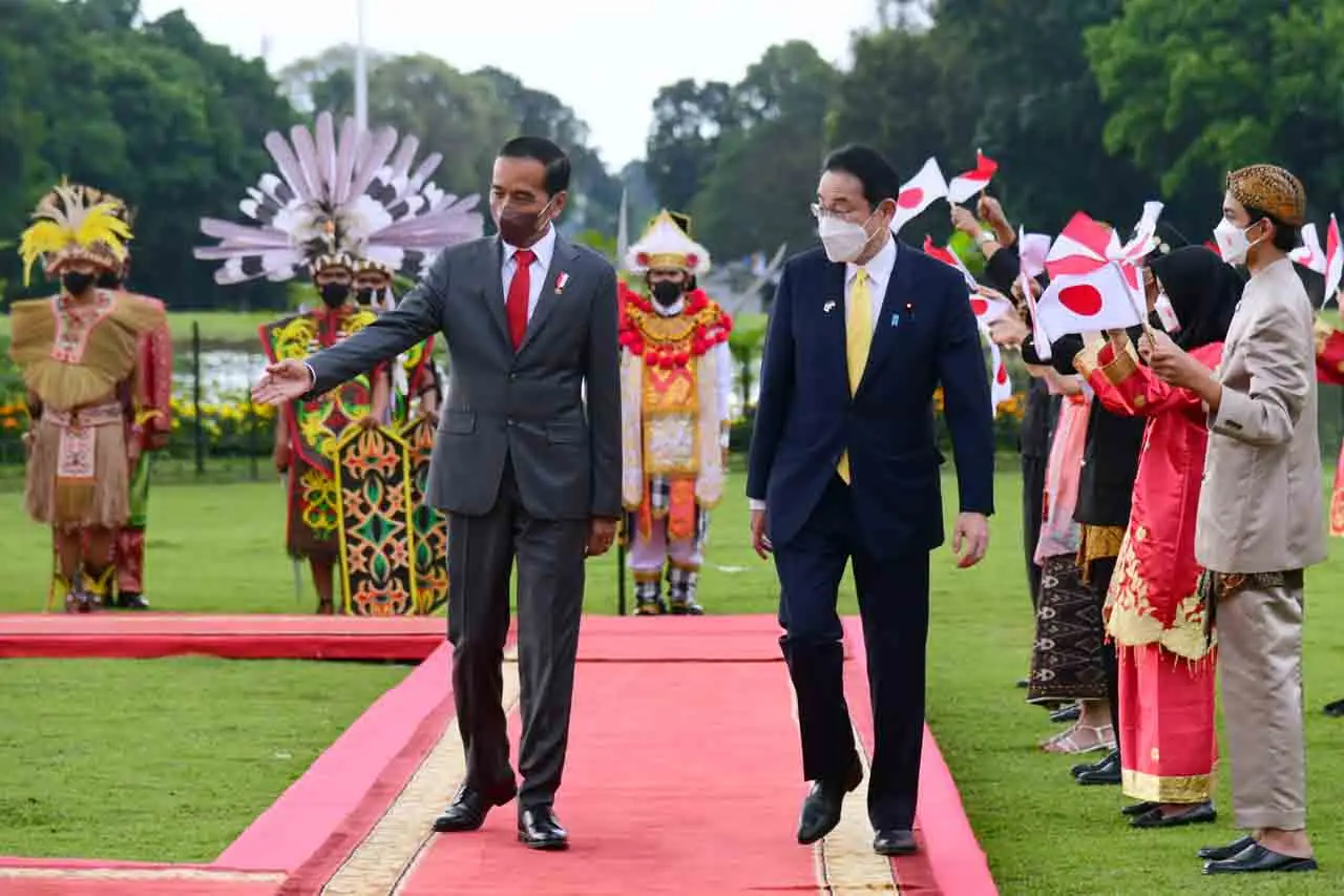 Presiden Jokowi Menerima...