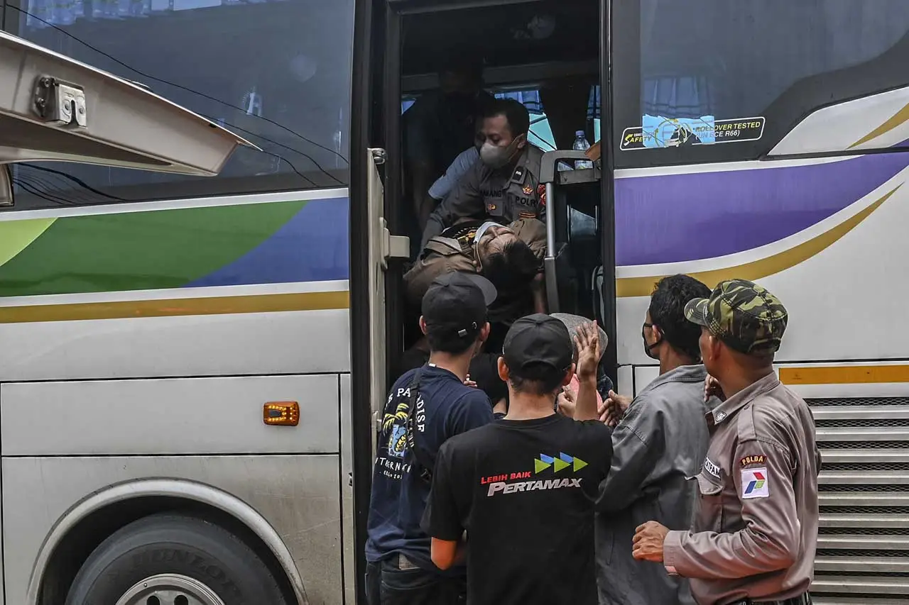 Penumpang Bus Sinar...