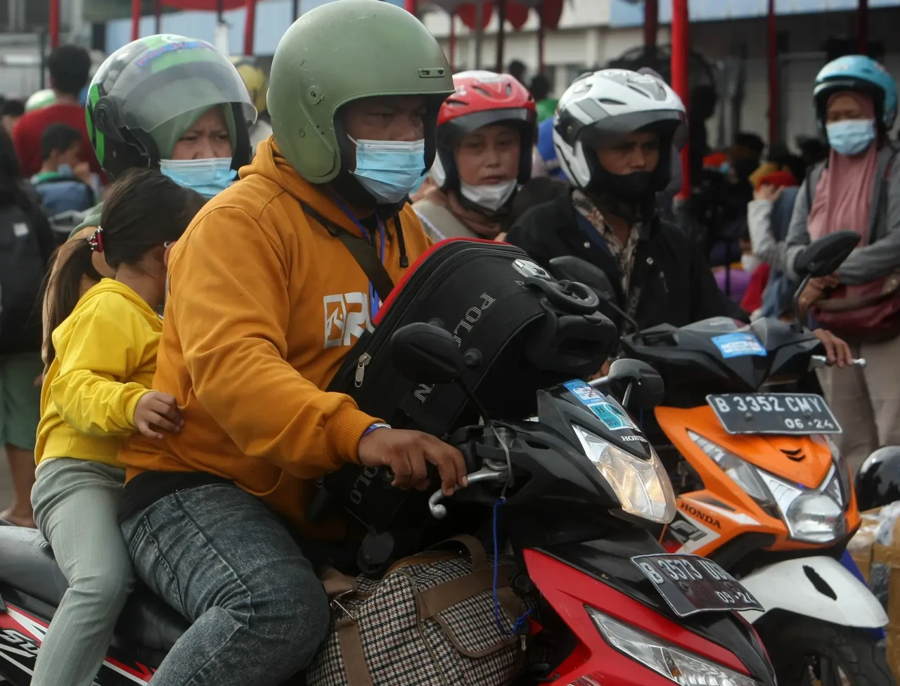 Ganjar Sambut Kedatangan...