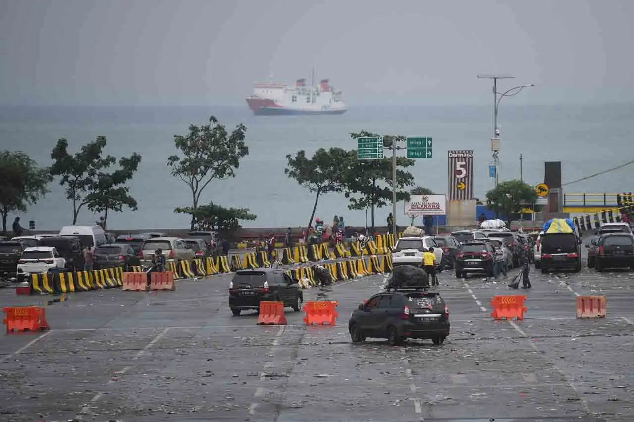 Arus Mudik di Pelabuhan...