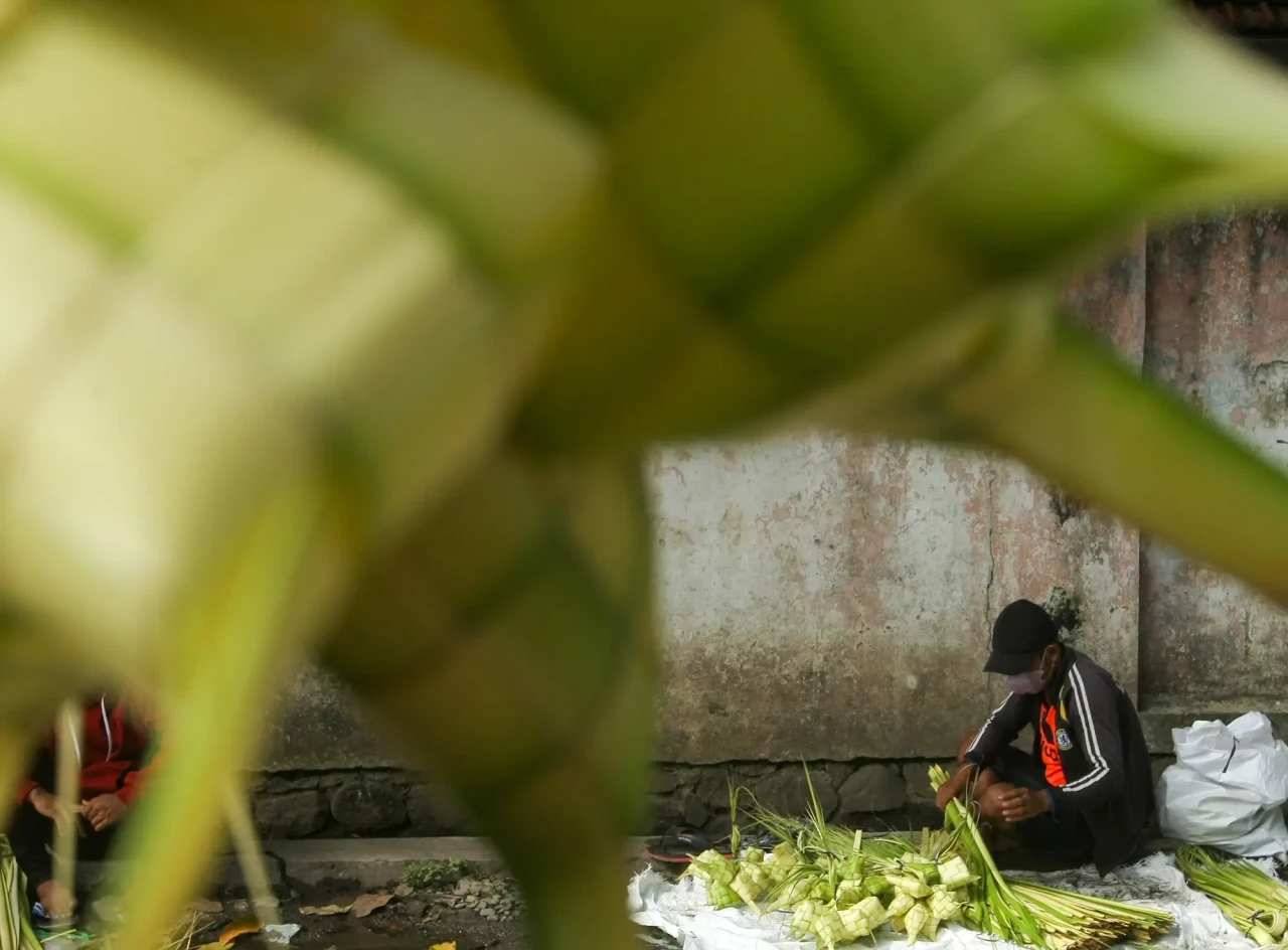 Geliat Penjual Ketupat...