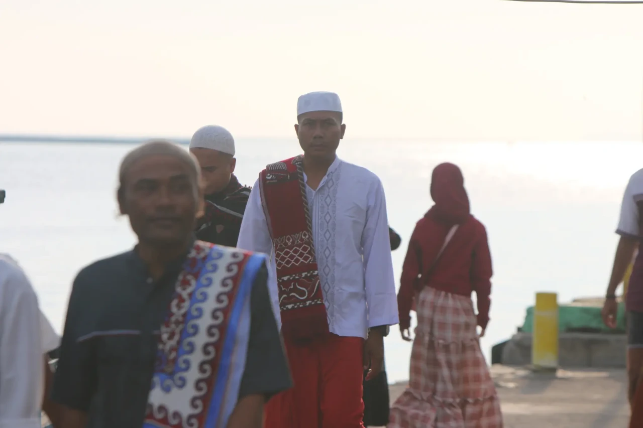 Salat Idul Fitri Masyarakat...
