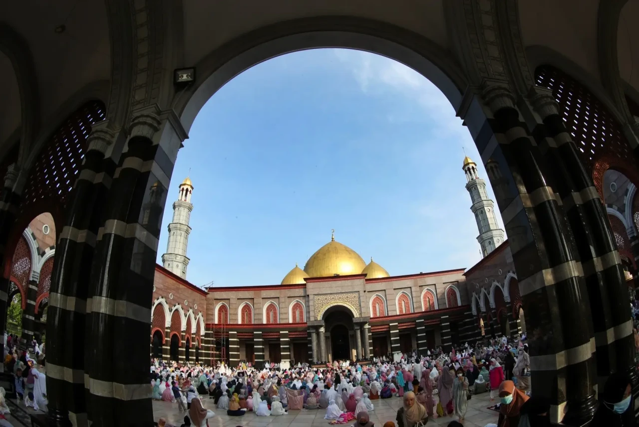 Salat Idul Fitri di...