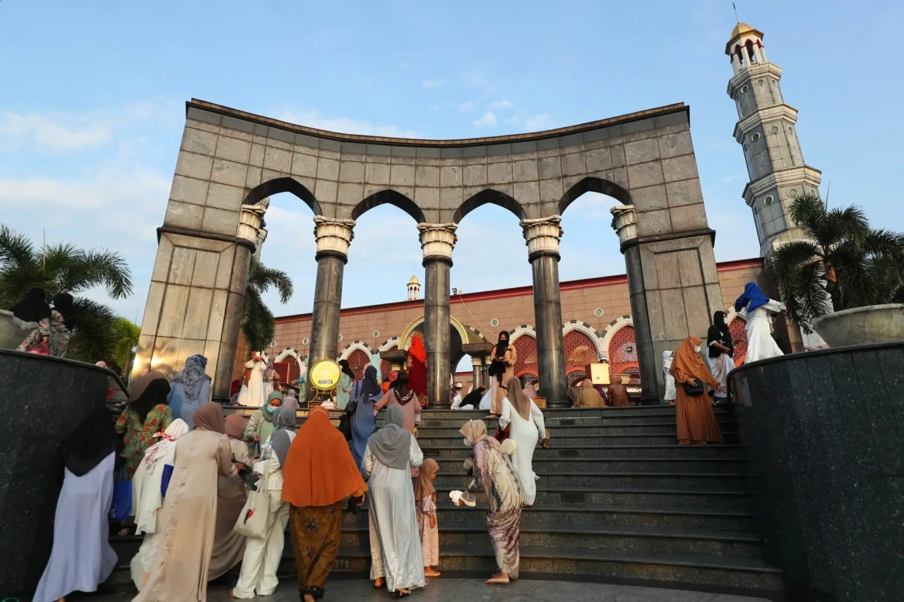 Salat Idul Fitri di...