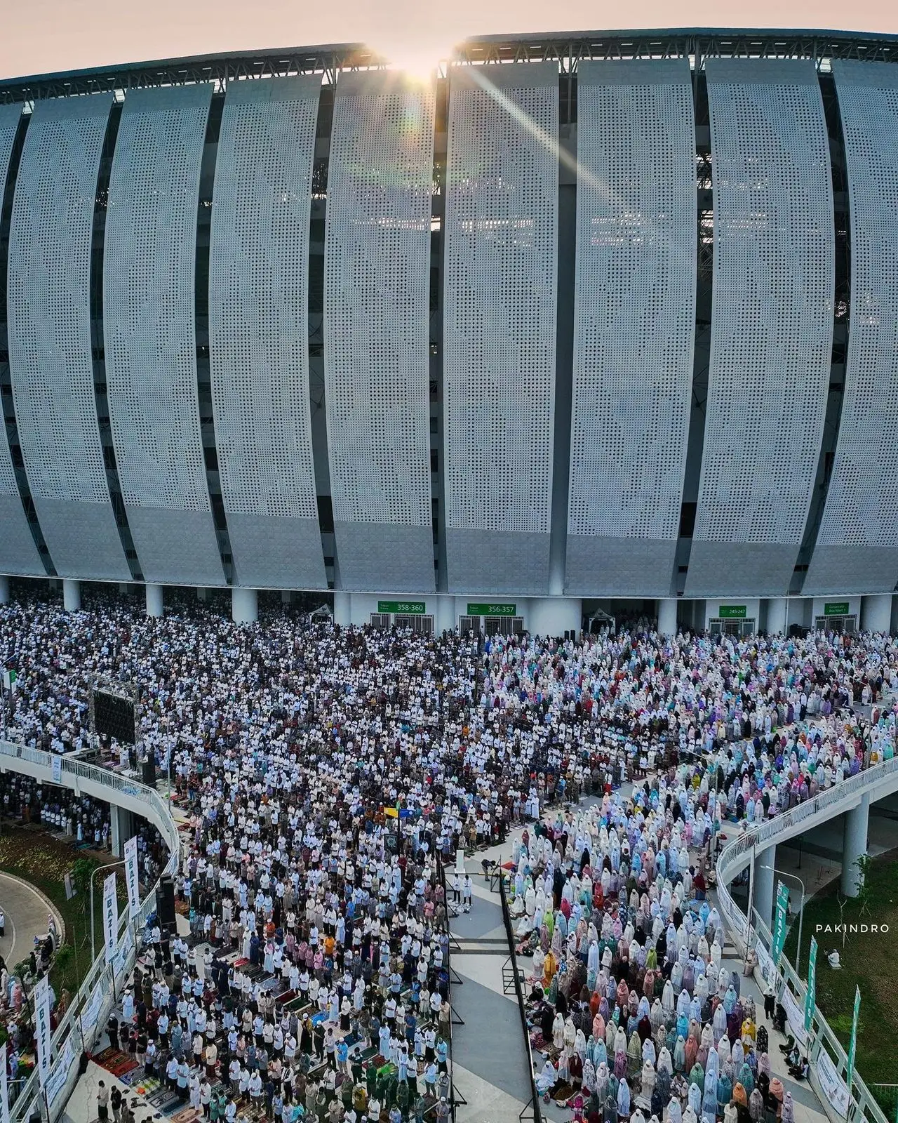 Foto Udara Suasana Salat...