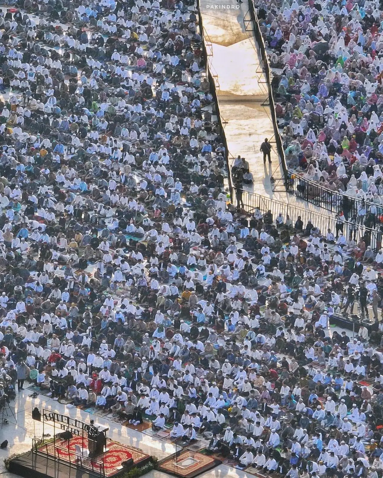 Foto Udara Suasana Salat...