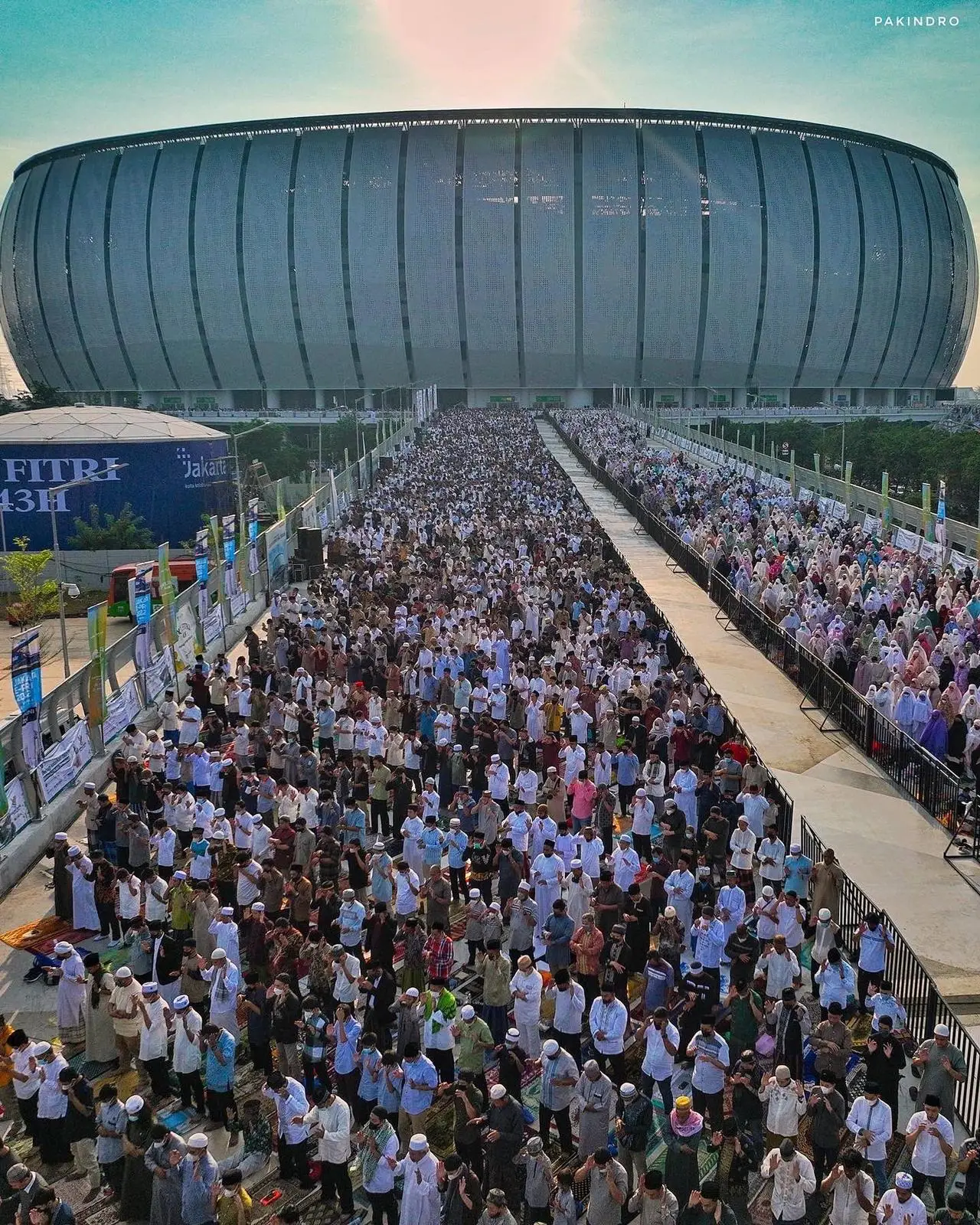 Foto Udara Suasana Salat...