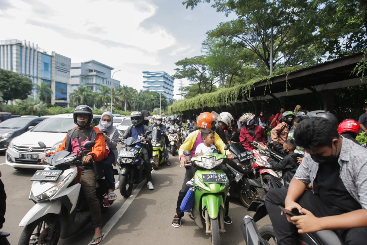 Antrean Panjang Masuk...
