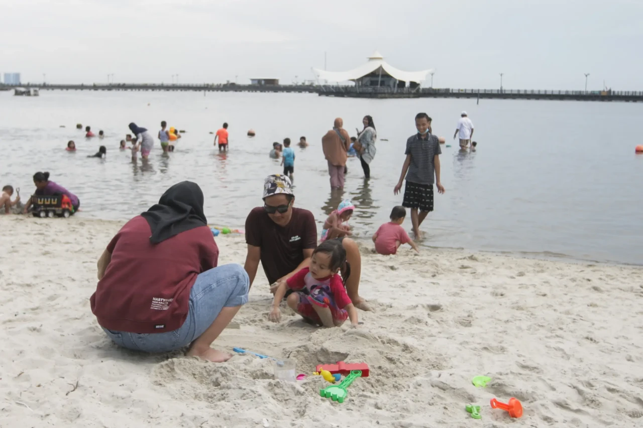 Libur Lebaran, Pantai...