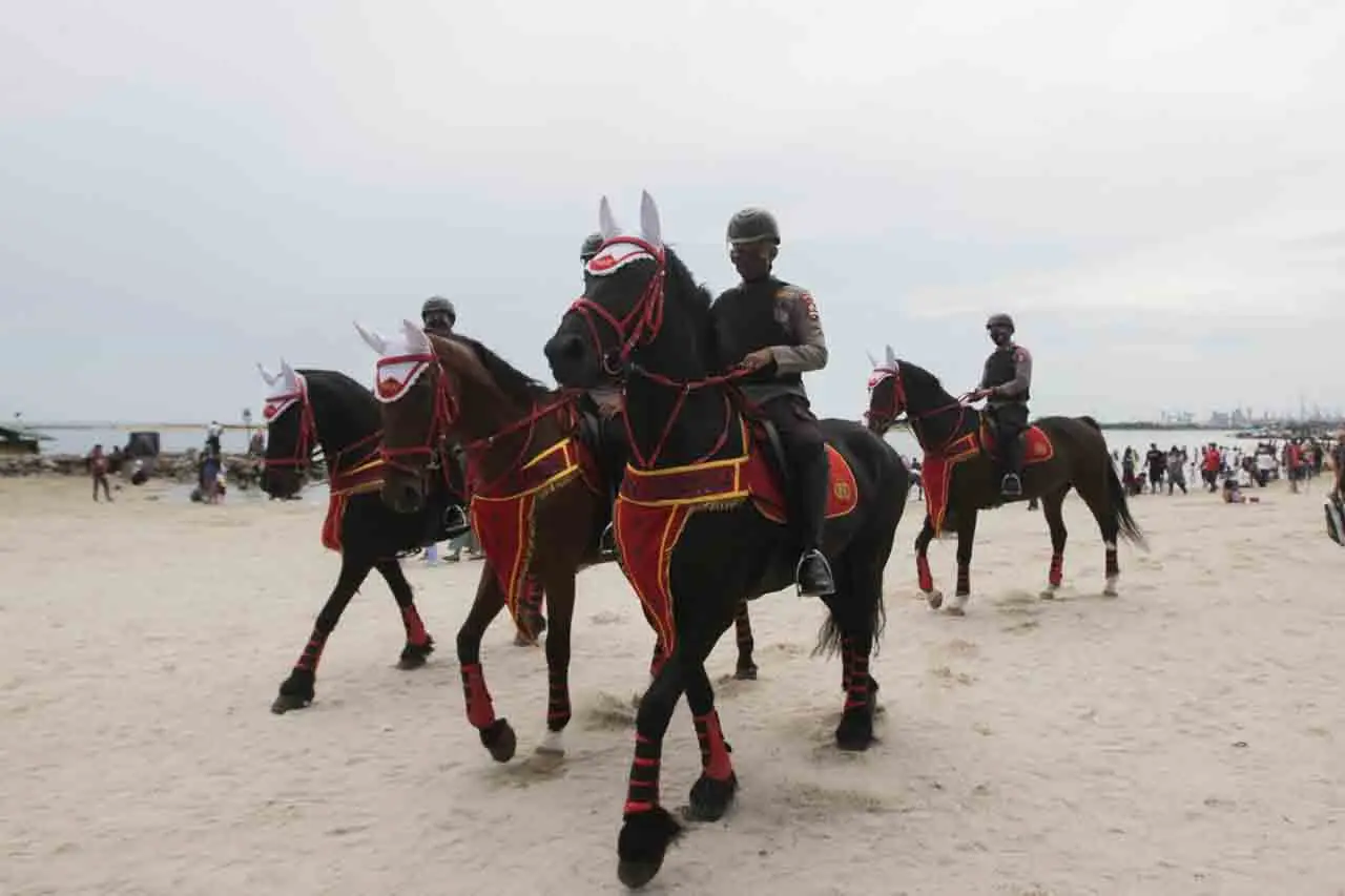 Libur Lebaran, Pantai...