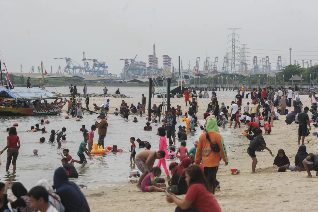 Libur Lebaran, Pantai...