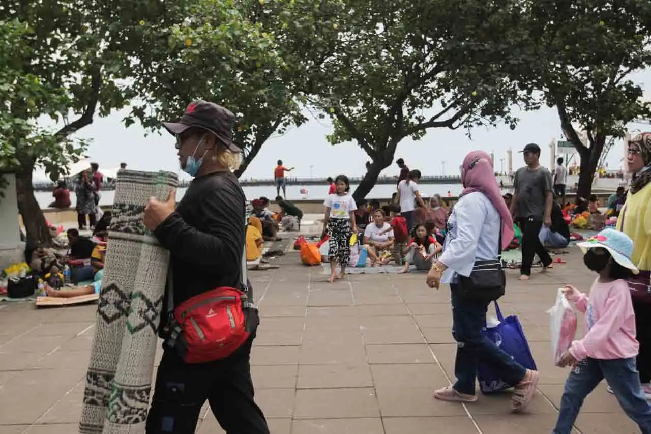 Libur Lebaran, Pantai...