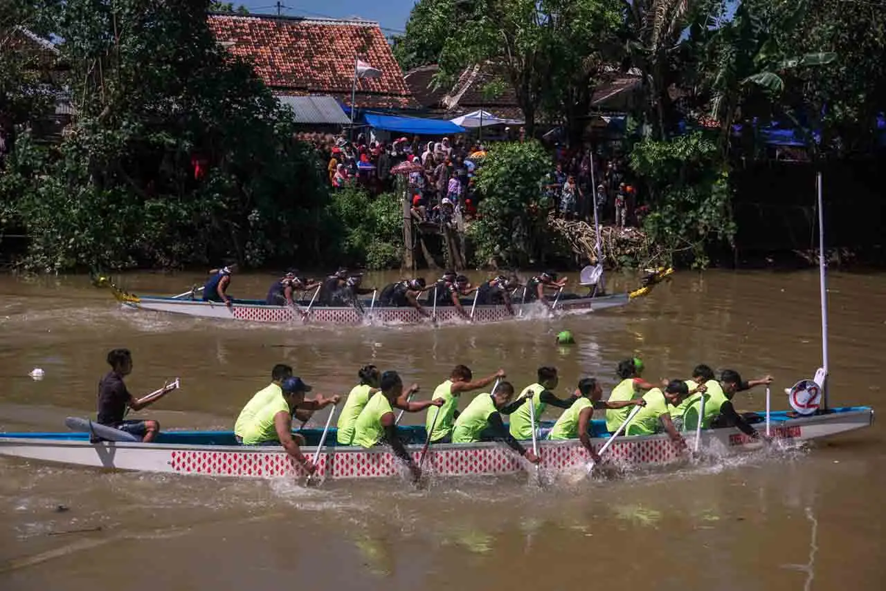 Tradisi Lomba Perahu...