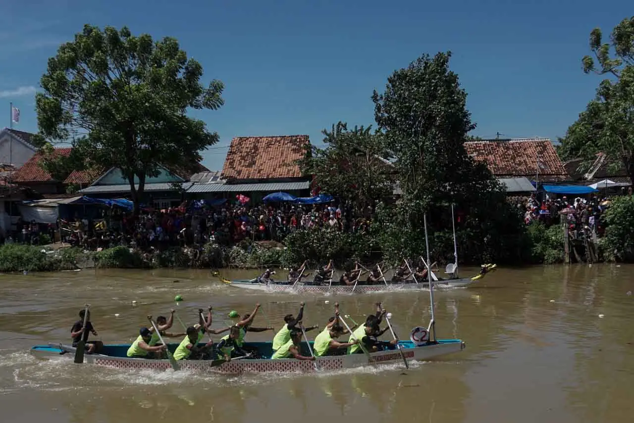 Tradisi Lomba Perahu...