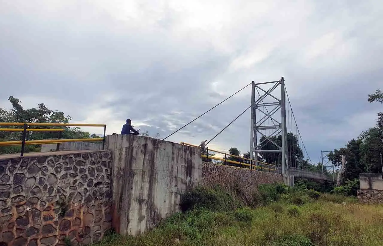 Pesona Jembatan Gantung...