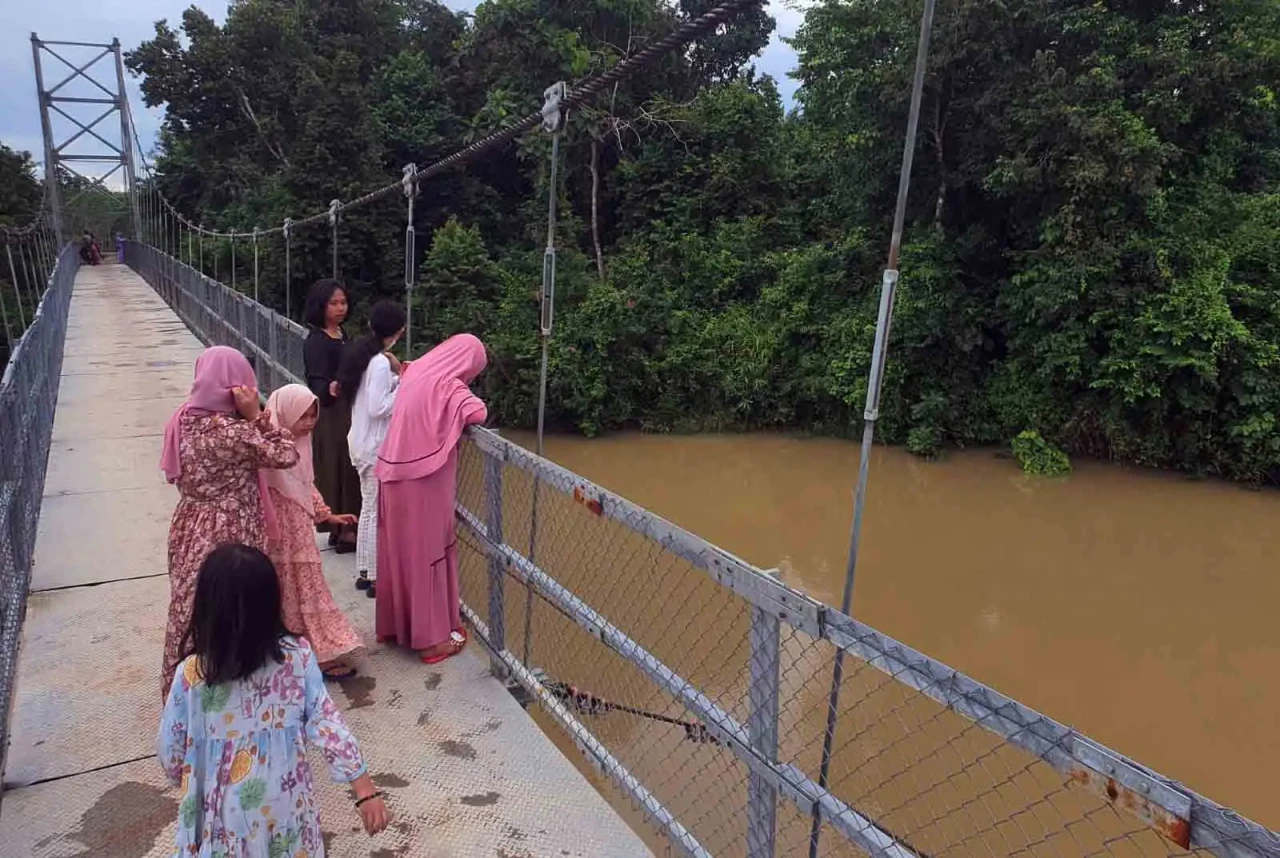 Pesona Jembatan Gantung...
