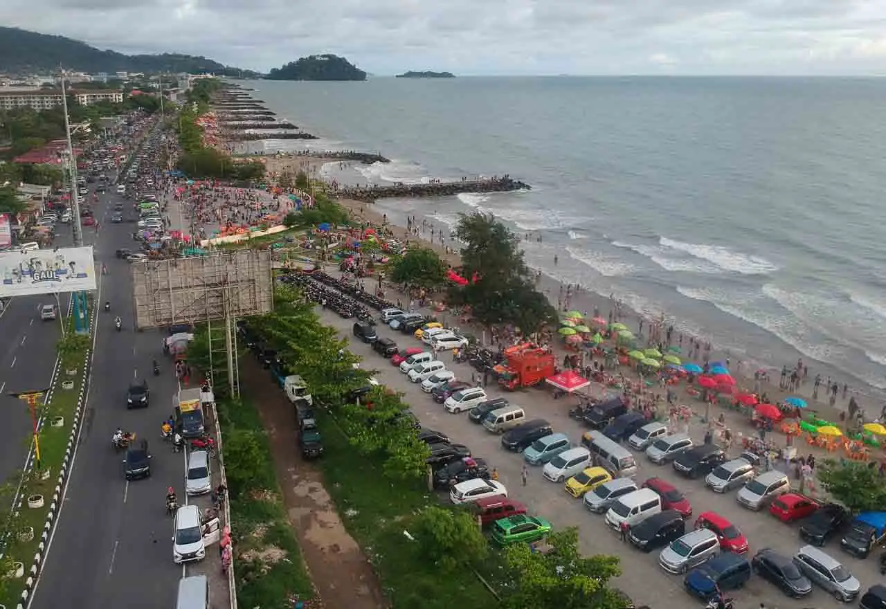 Libur Lebaran di Pantai...