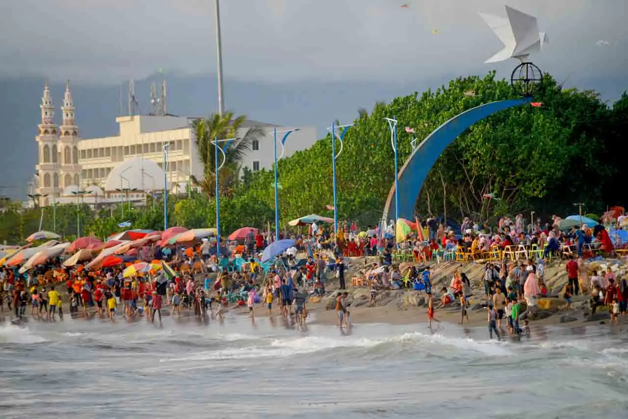 Libur Lebaran di Pantai...