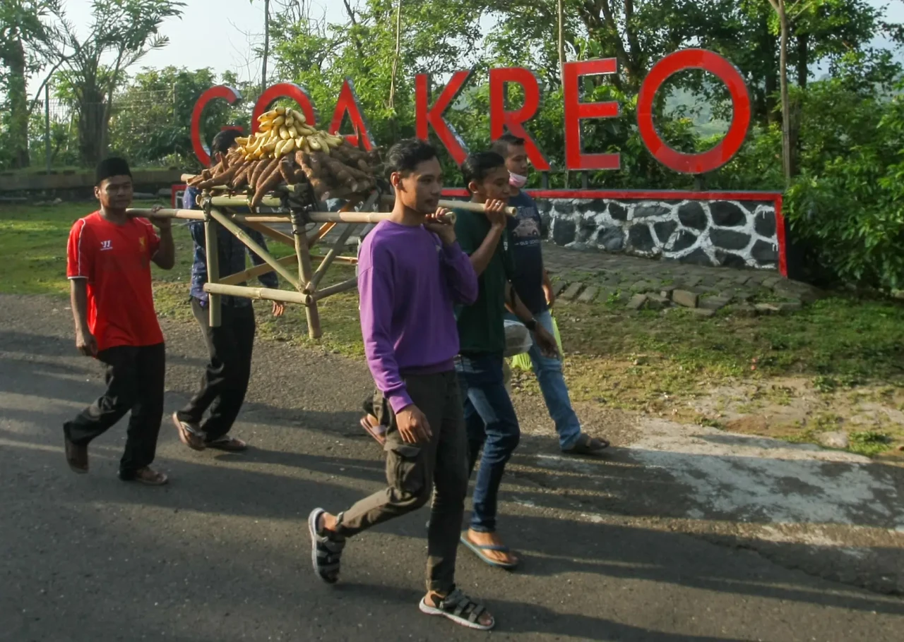 Tradisi Rewanda Warga...