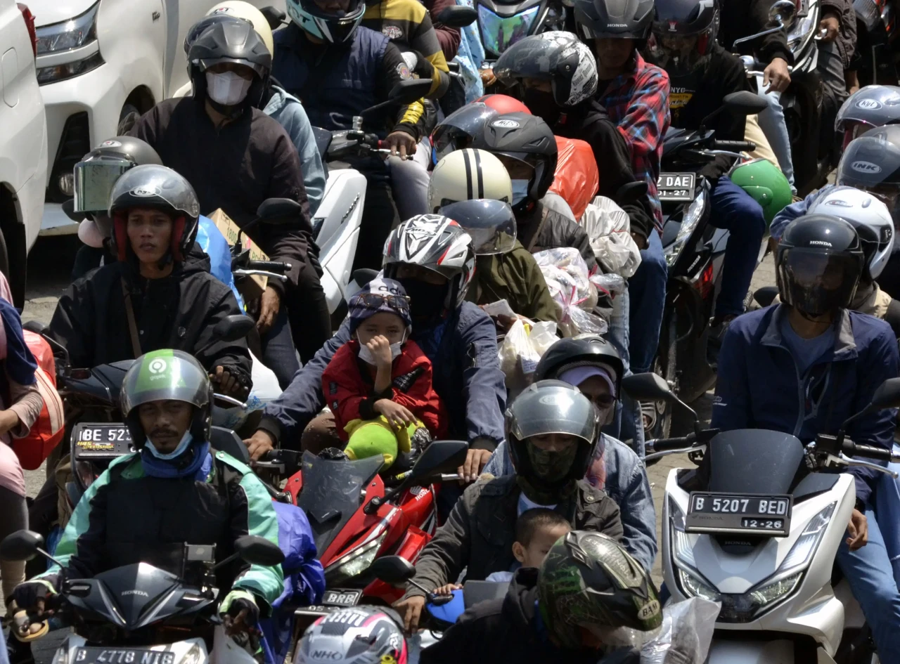 Arus Balik Sepeda Motor...