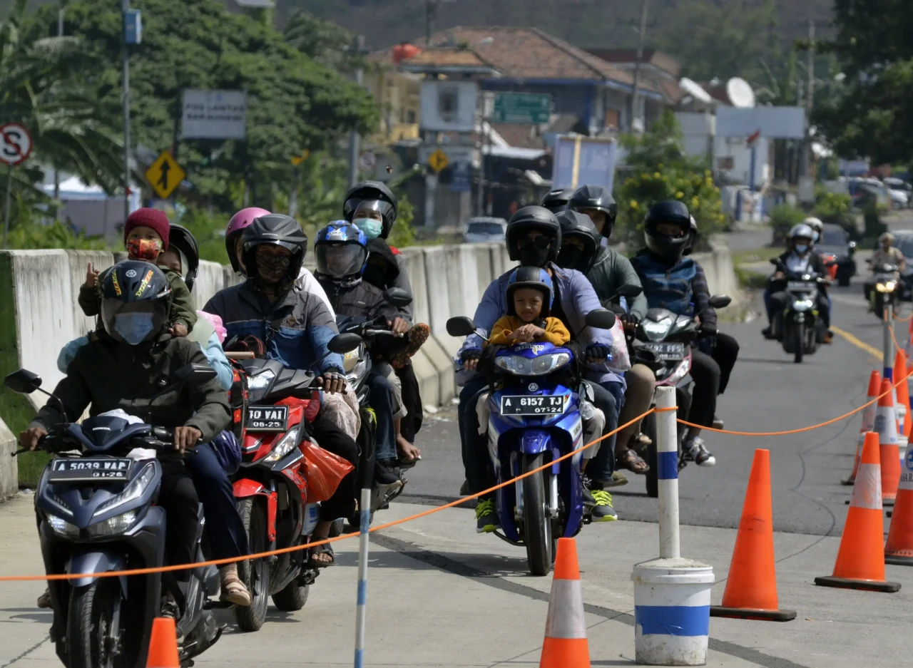 Arus Balik Sepeda Motor...