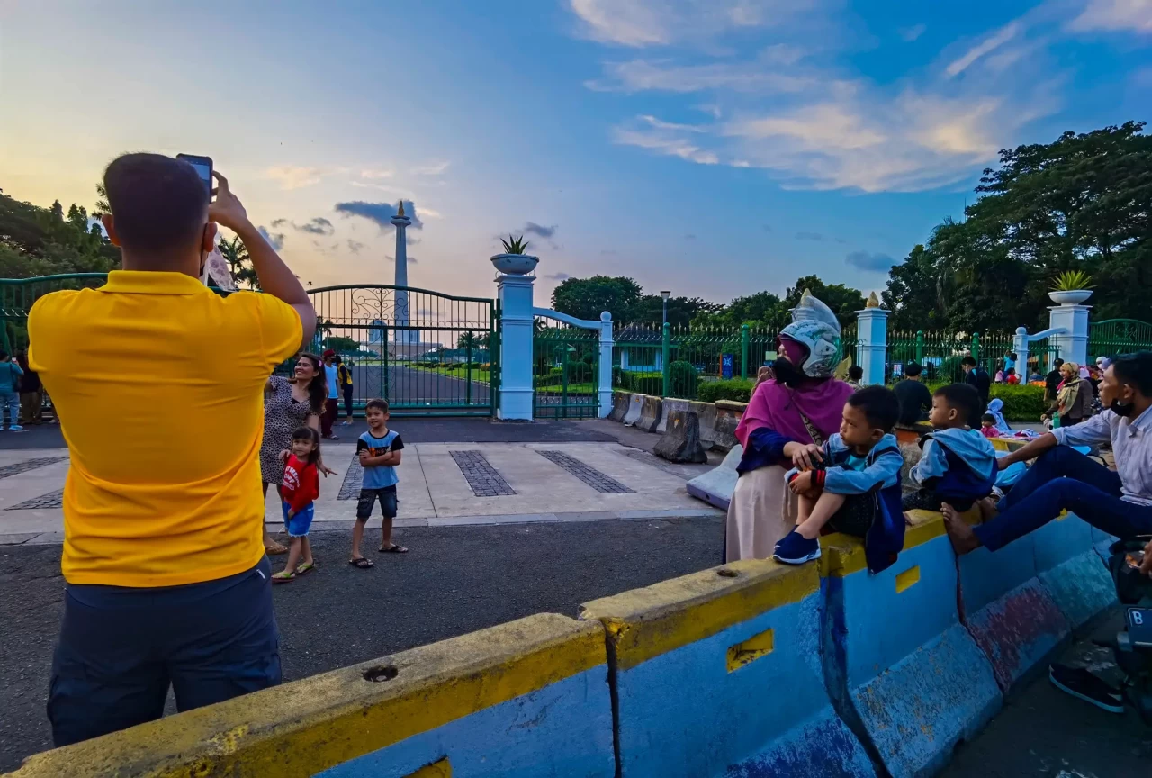 Menikmati Monas dari...
