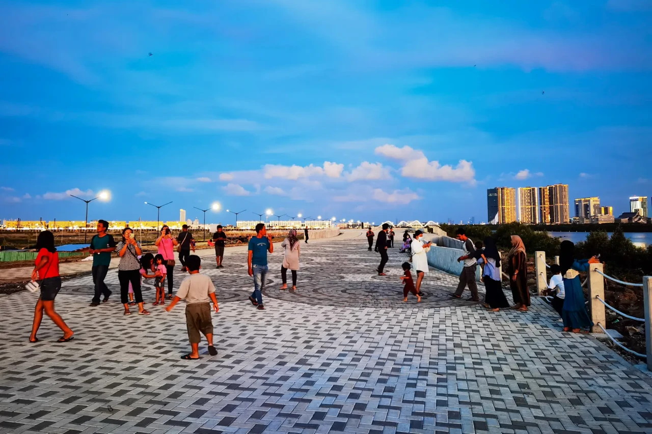 Menikmati Senja di Pantai...