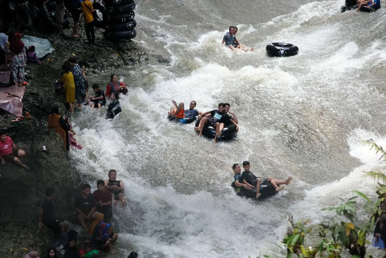 Keseruan Bermain Air...